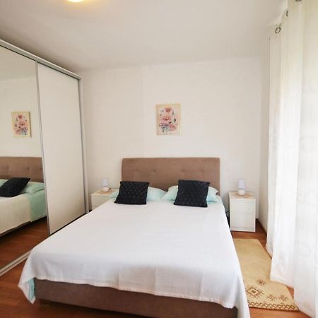 Apartment Leo Umag Luaran gambar