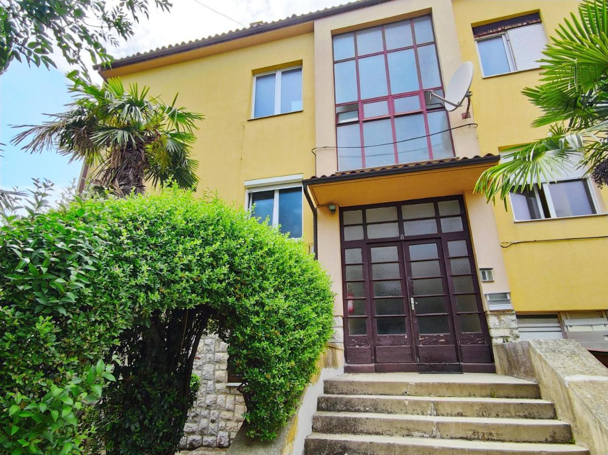 Apartment Leo Umag Luaran gambar
