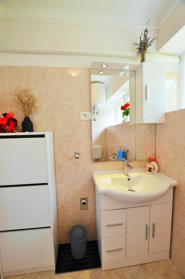 Apartment Leo Umag Luaran gambar