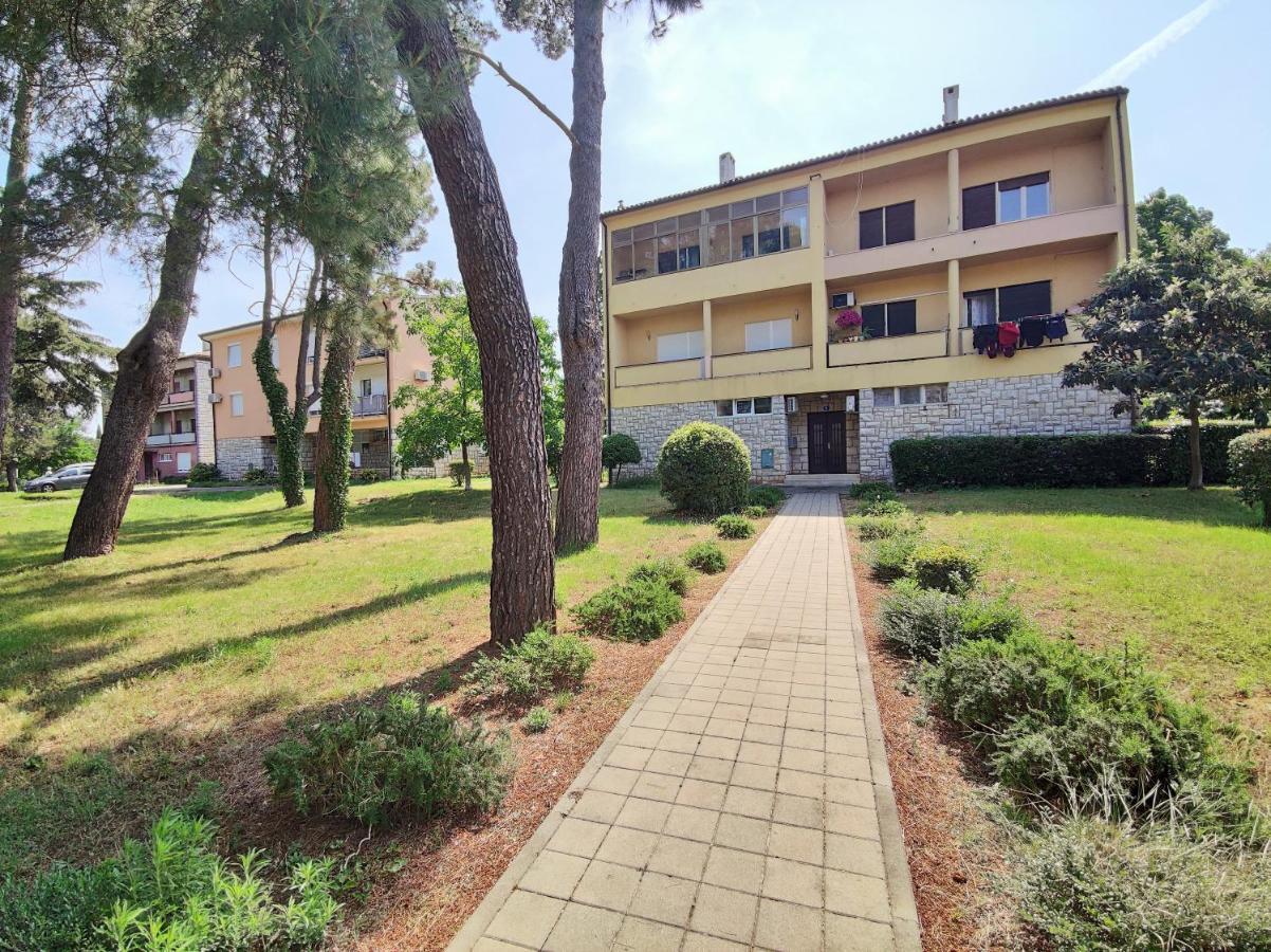 Apartment Leo Umag Luaran gambar