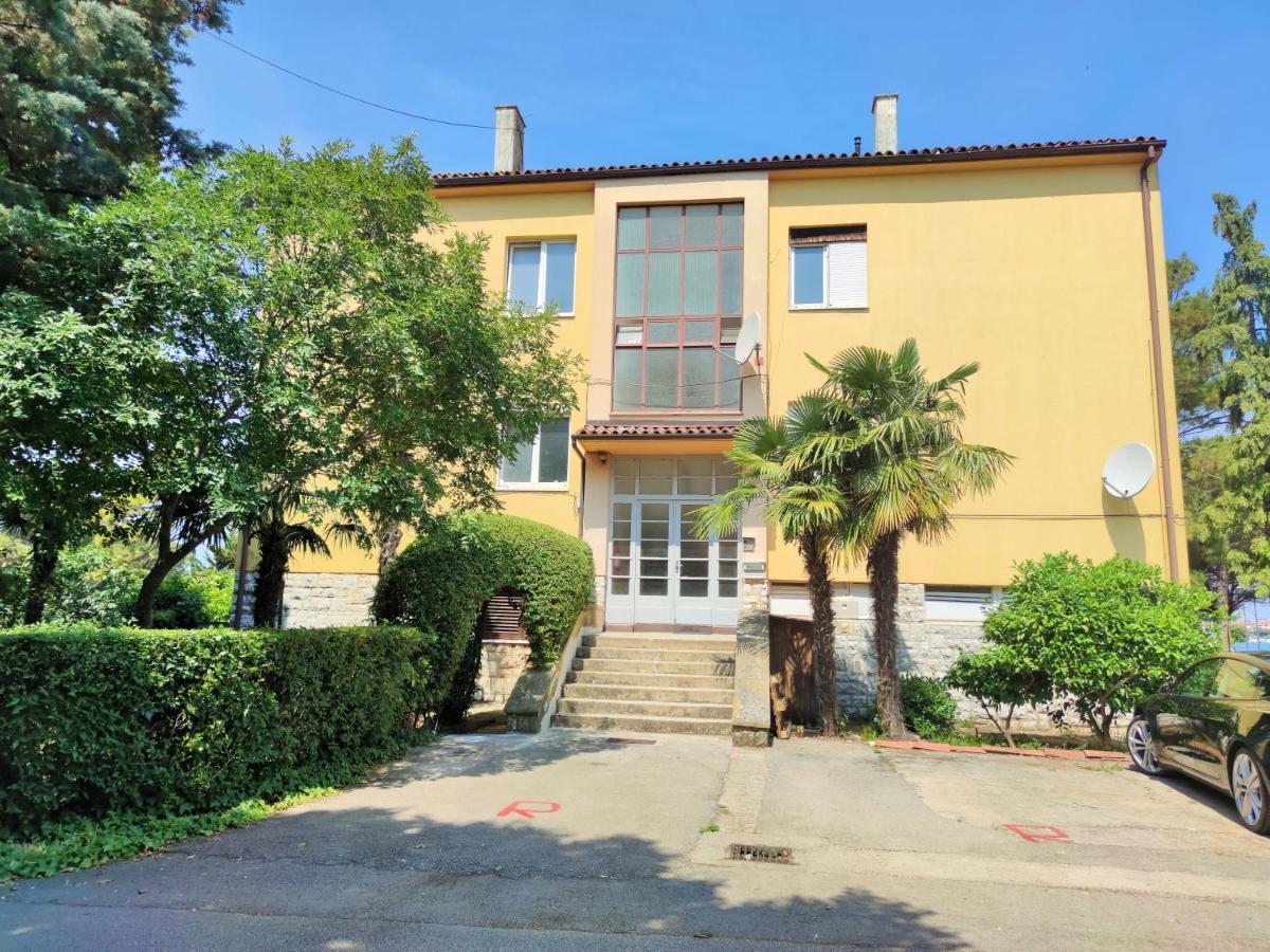 Apartment Leo Umag Luaran gambar